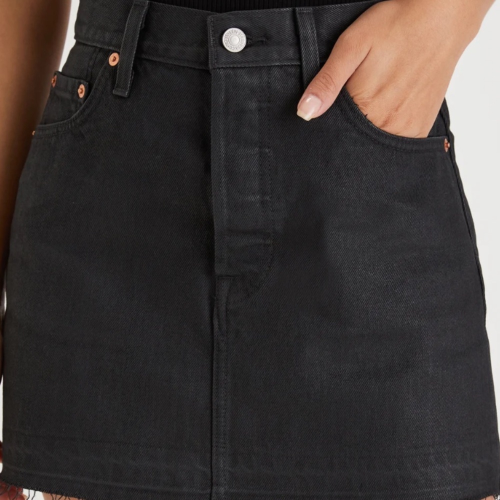 Levi’s Black Coated Denim Icon Skirt